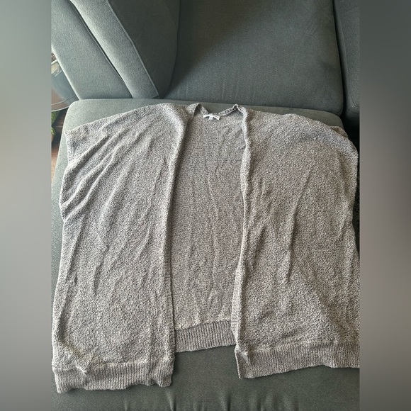 Community Ionic Cape - Picture 4 of 10